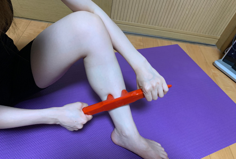 ②足をもみ上げる

