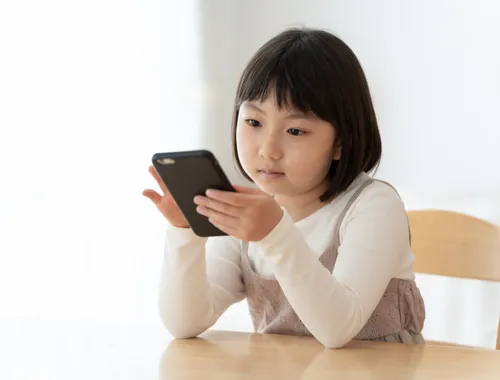 スマホ依存の子供